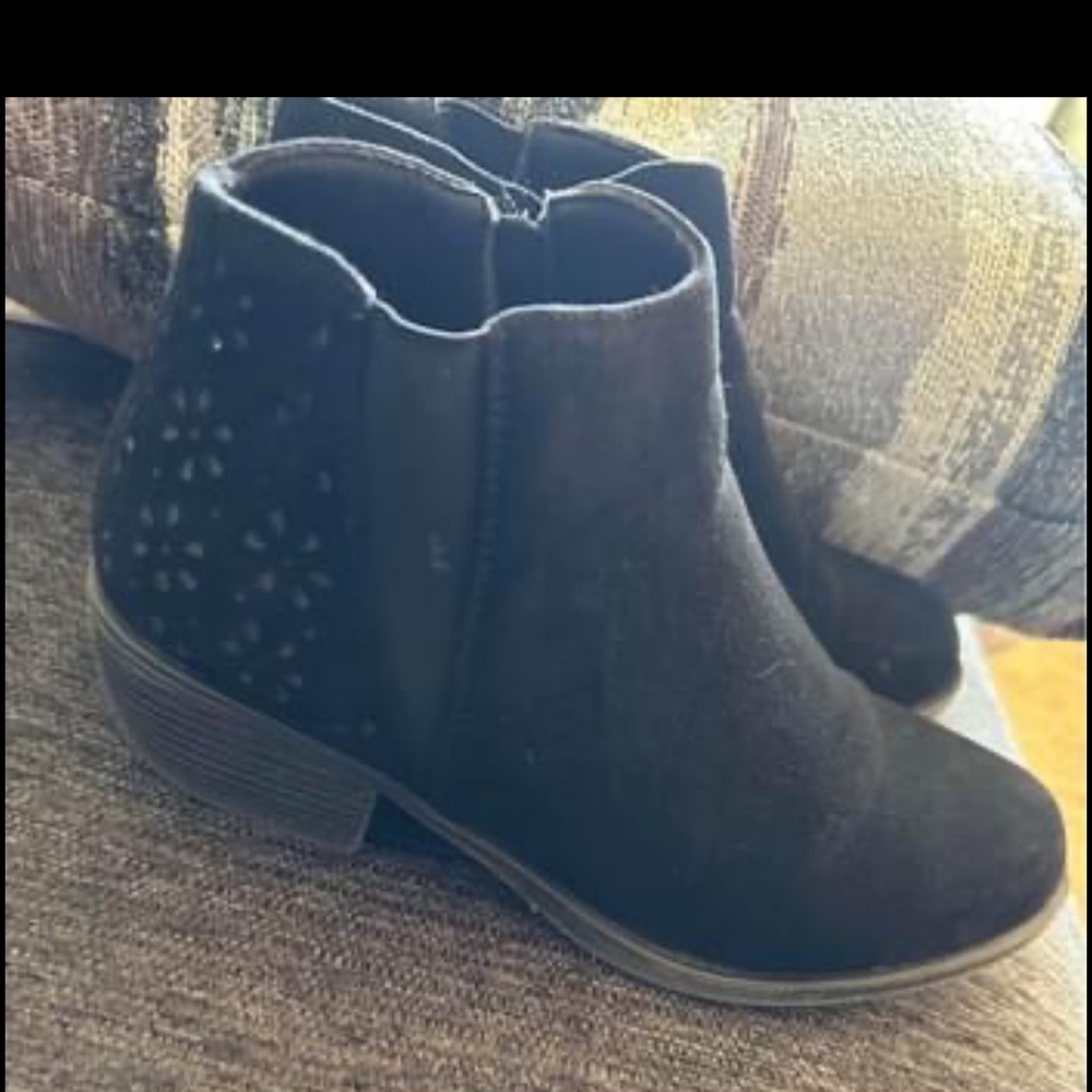 Mid high girl black Harper canyon boots size 4